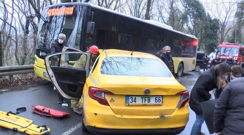 İETT otobüsü ile taksinin kafa kafaya çarpıştığı kazadan görüntü