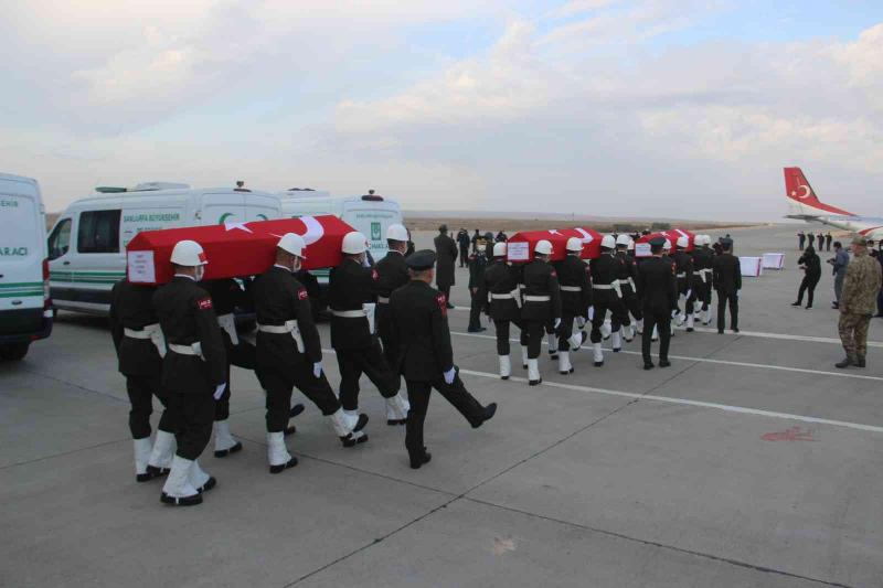 Tören sonrası şehitlerden Alyakut'un cenazesi Kahramanmaraş'a, Koç'un İstanbul'a, Ulupınar'ınki ise Mersin'e uçakla uğurlandı.