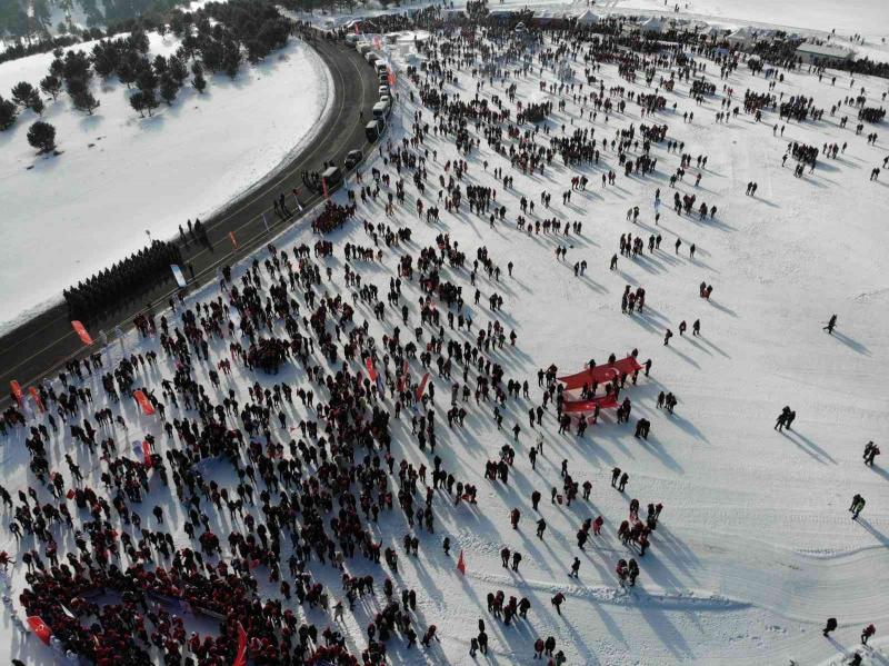Türkiye tekbir ve salavatlarla Sarıkamış'ta binler yürüyor
