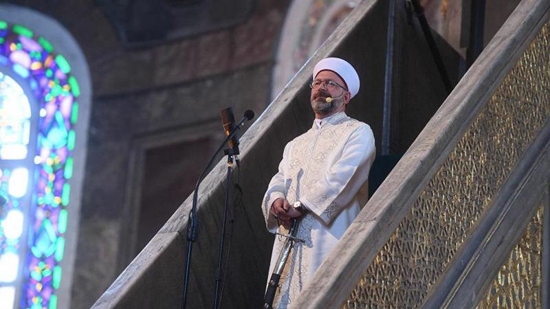 Diyanet İşleri Başkanı Ali Erbaş, Ayasofya Camii'nde Cuma Hutbesi okurken
