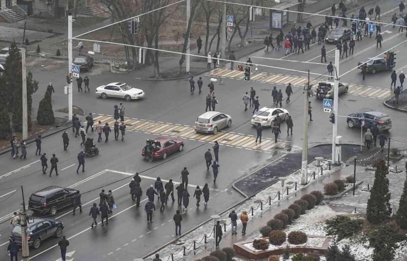 Kazakistan'da protestocular polisle çatıştı
