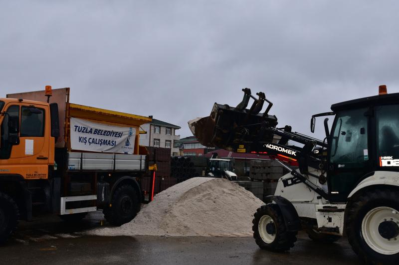 Beklenen kar yağışı Tuzla Belediyesi’ni harekete geçirdi! 