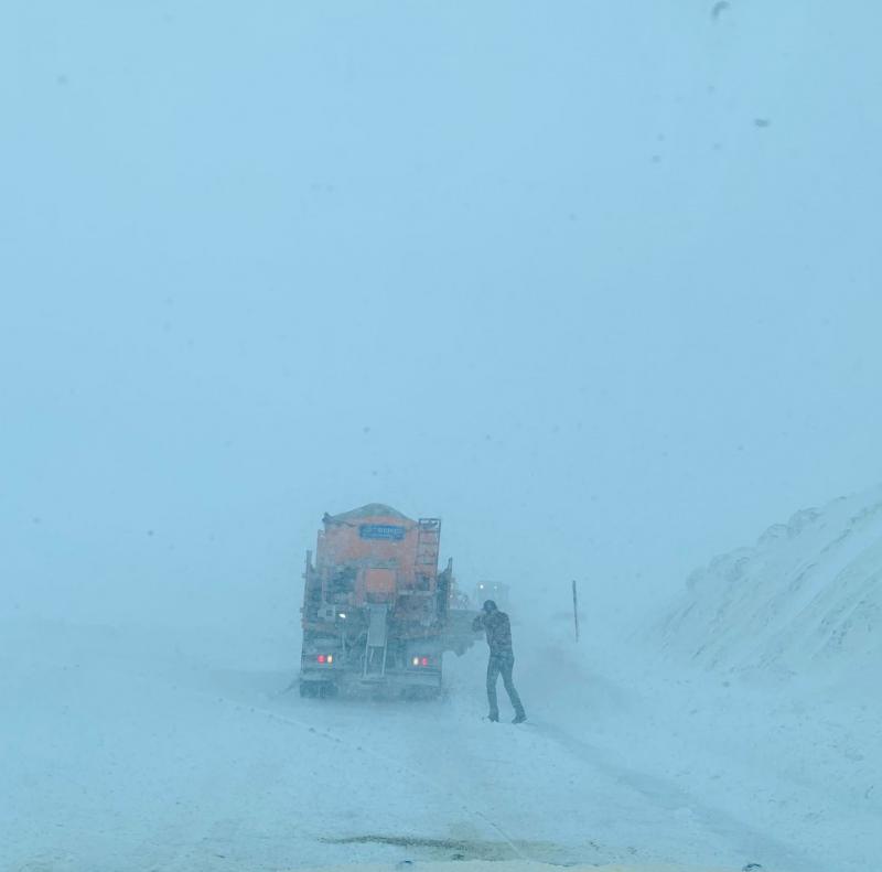  Sarıveliler- Alanya yolu kar ve tipi nedeniyle ulaşıma kapandı / Karaman. 