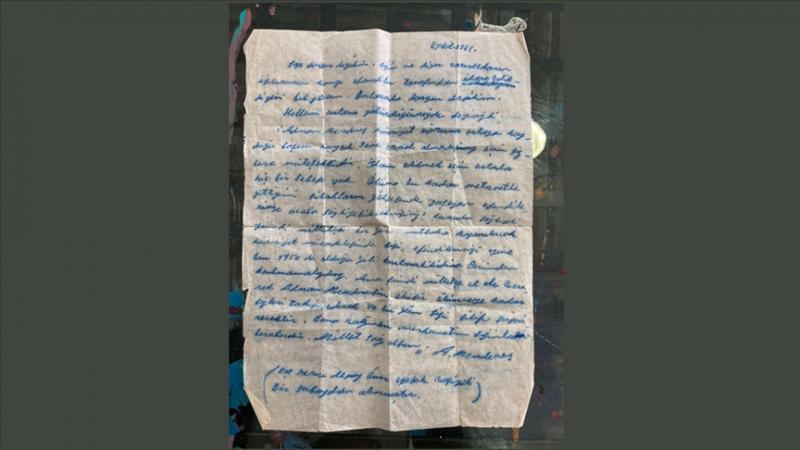 Menderes'in idam edilmeden önce bir subaydan aldığı pelur kağıda yazdığı mektup.