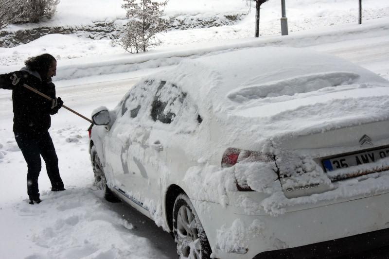 Bitlis’te kar nedeniyle 198 köy yolu kapandı!