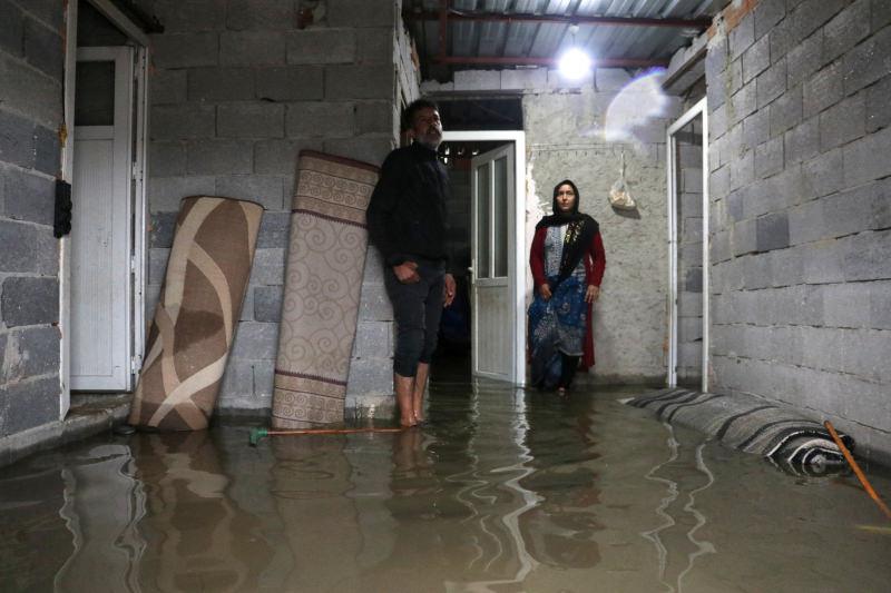 Adana’da sağanak sele sebep oldu, mahalle sular altında kaldı