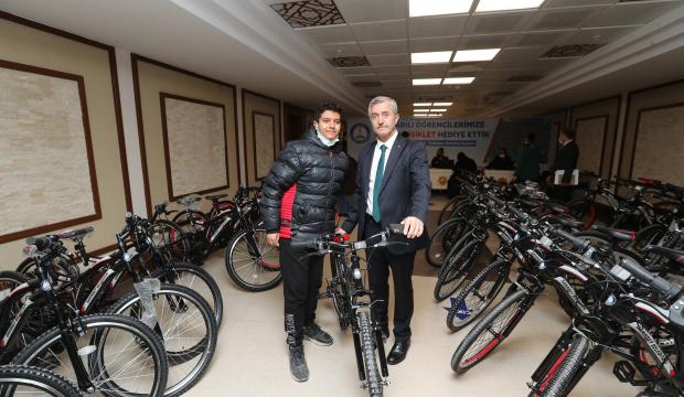 Şahinbey Belediyesi’nden öğrencilere 40 bin bisiklet