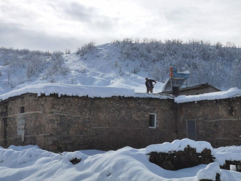 Ovacık'ta kar kalınlığı 70 santimetreyi buldu, eğitime verilen ara bir gün daha uzatıldı