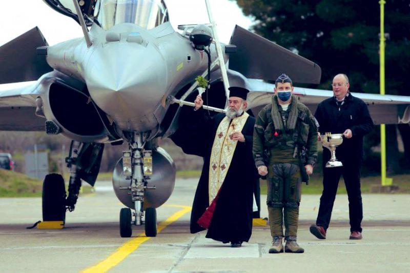Yunan papazlar Rafale savaş uçaklarını kutsadı