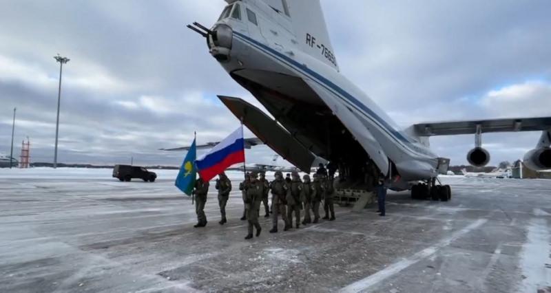 Rus asker ve mühimmatlarını taşıyan uçaklar törenle ülkeden ayrıldı.