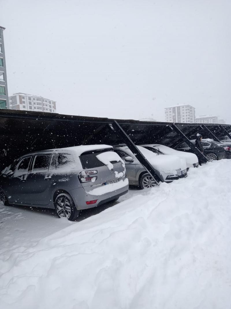 Malatya’da çatı çöktü, 30 bin tavuk öldü!