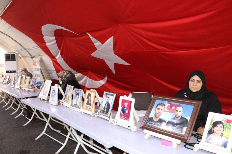 Diyarbakır annelerinin evlat nöbeti 868 gündür devam ediyor.