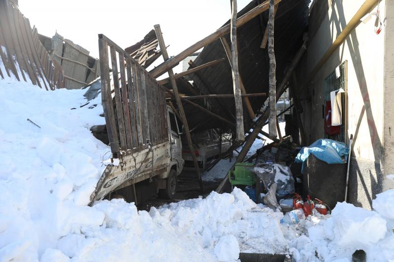 Gaziantep’te yoğun kar yağışı nedeniyle mağdur olan işletmecilere Büyükşehir’den destek 