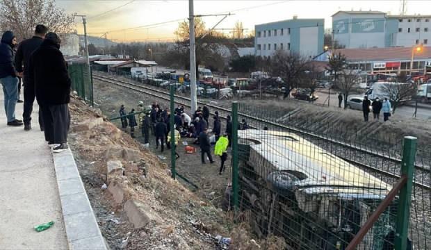 Kırıkkale’de servis midibüsü devrildi! 15 işçi yaralandı