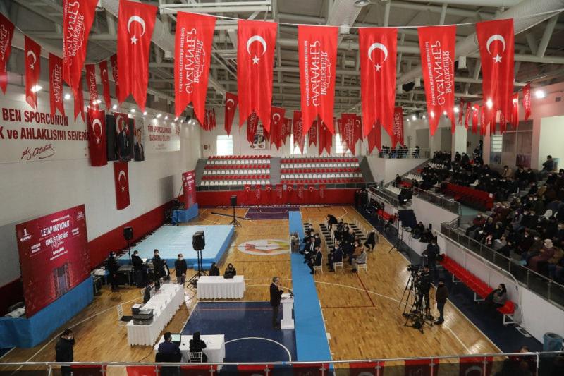 Talat Özkarslı Spor Salonu
