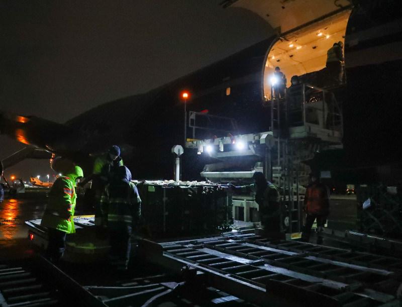 ABD, Ukrayna'ya uçaklar ile güvenlik yardım malzemeleri gönderdi.