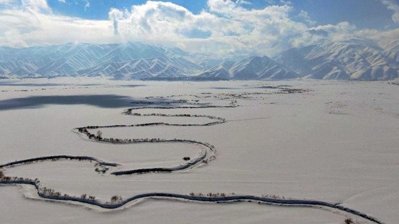 Hakkari’de kar altındaki menderesler görenleri büyülüyor