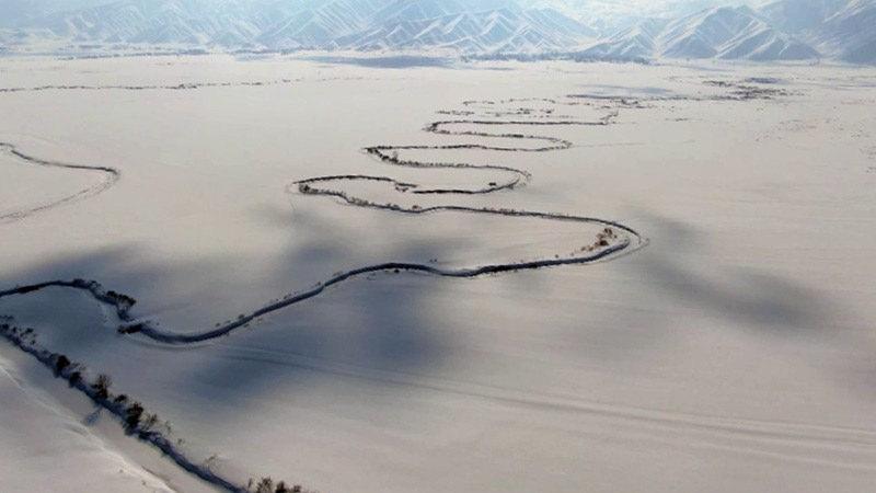 Hakkari’de kar altındaki menderesler görenleri büyülüyor