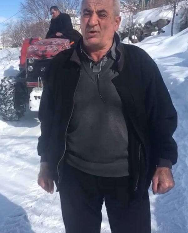Malatya’da iki kardeş kardan kapanan yollar için kolları sıvadı 