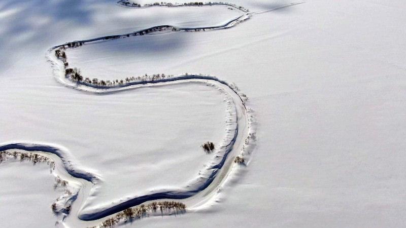 Hakkari’de kar altındaki menderesler görenleri büyülüyor