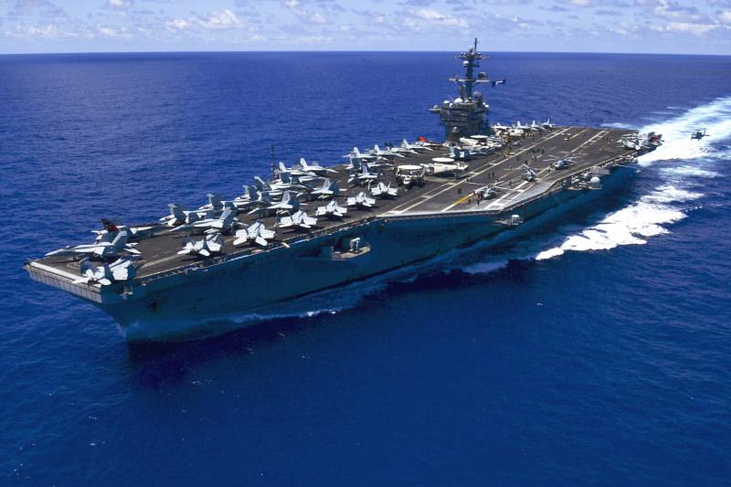 ABD donanmasına ait uçak gemisi USS Carl Vinson