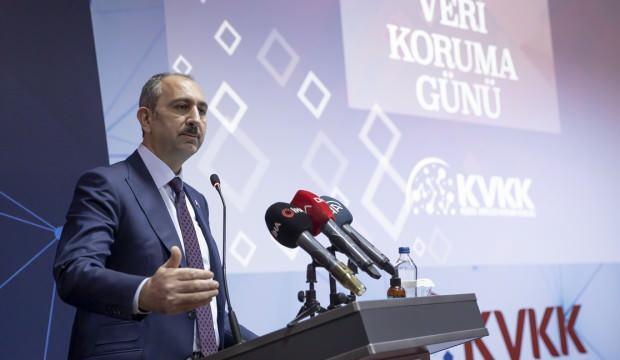 Bakan Gül: Hukuk devletinde haysiyet cellatlığı olmaz
