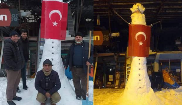 Bu yılın en uzun kardan adamı Elazığ’da, yaklaşık 4 metre