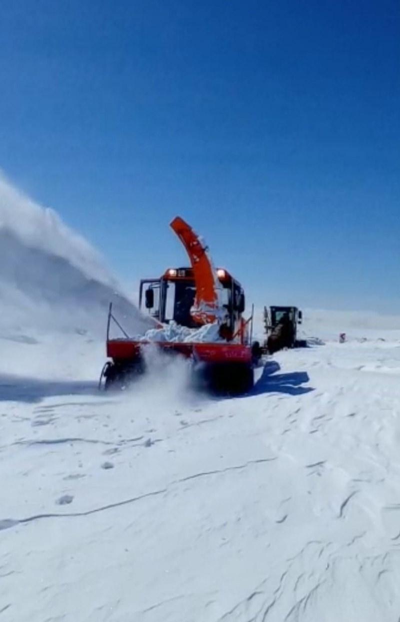 Erzurum’da etkili olan kar hayatı durma noktasına getirdi