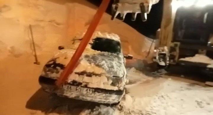 Kar nedeniyle aracını terk etmişti, 5 metrelik kara gömülmüş 