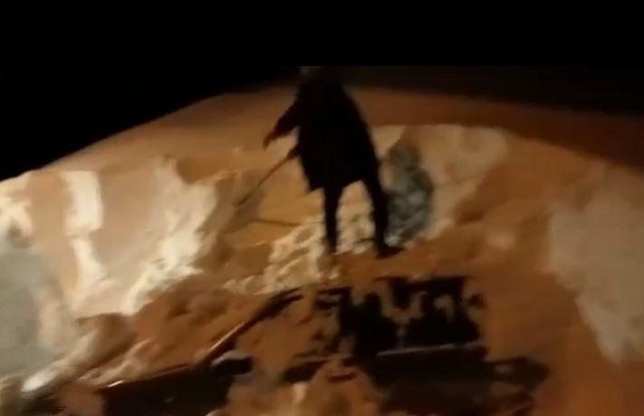 Kar nedeniyle aracını terk etmişti, 5 metrelik kara gömülmüş 