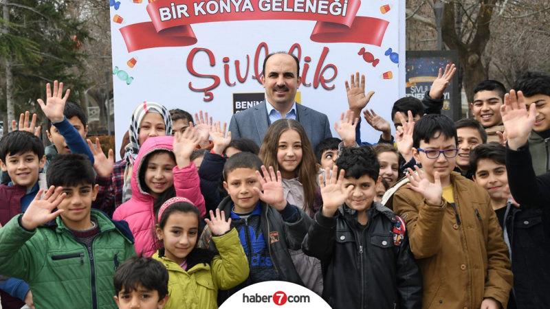Konya Büyükşehir Belediyesi Başkanı Uğur İbrahim Altay çocuklarla birlikte