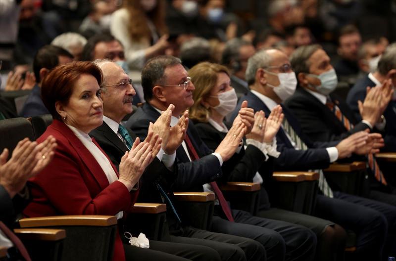 CHP Genel Başkanı Kemal Kılıçdaroğlu ile Meral Akşener.