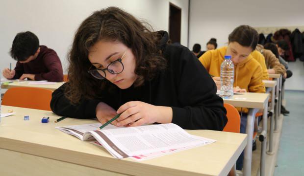 MEB'den yeni sınav düzenlemesi! Artık 4.5 milyon öğrenci sınavlara elektronik olarak katılacak!