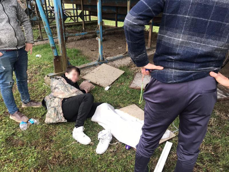 Sakarya’da hazırlık maçı sırasında olanlar oldu! Tribün çöktü: 3 çocuk yaralandı