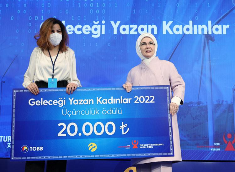 Yapay Zekâ Destekli Online Biyogaz İzleme Sistemi projesi “CH+.ai” ile üçüncü olan Fatma Çöpoğlu