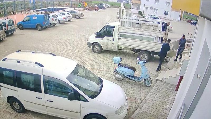 Adana’da böyle hırsızlık görülmesi, kiraladığı eşyalı evde hiçbir şey bırakmadı