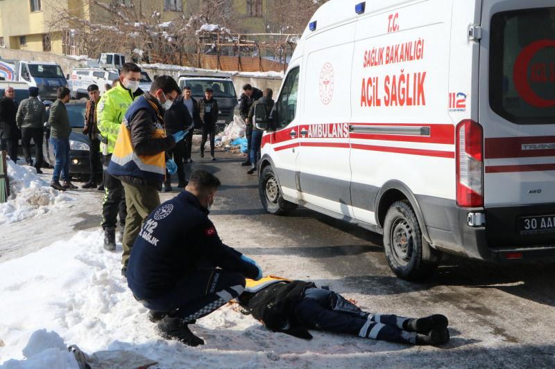 Hakkari’de ilk iş gününde iş makinesinin altında kaldı, yaşamını yitirdi