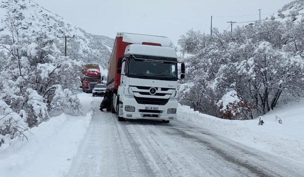 Valilik açıkladı! Tunceli-Erzincan karayolu zincirsiz TIR geçişlerine kapatıldı   