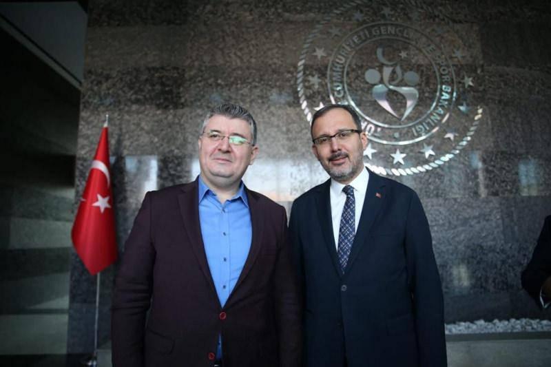 Kanal 7 Ankara Temsilcisi Mehmet Acet ve Gençlik ve Spor Bakanı Mehmet Muharrem Kasapoğlu.