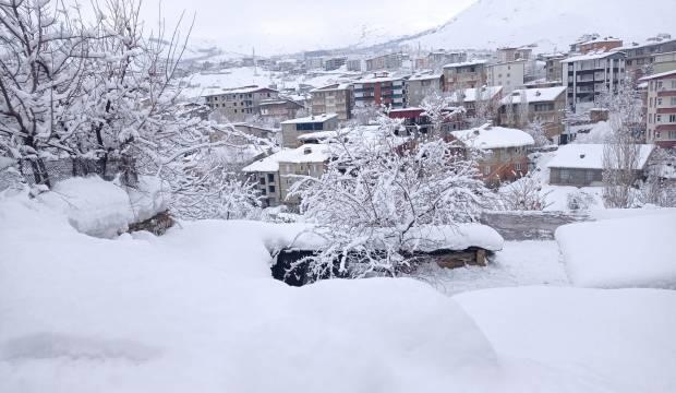 Hakkari&rsquo;de ulaşıma kar engeli! Y&uuml;zlerce yol ulaşıma kapandı 