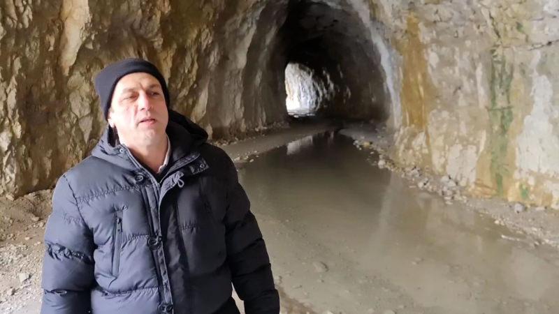 132 yıllık taş yol suyla doldu