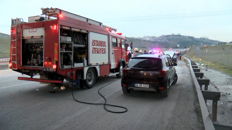 Çekmeköy'de 7 aracın karıştığı zincirleme trafik kazasında iki kişi yaralandı.