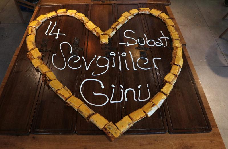 Adana’da sevgililer gününe özel döner: Müşterilerimize jest yapalım istedik