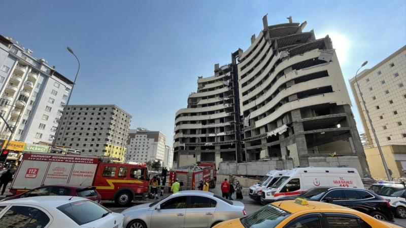 Gaziantep’te atıl durumdaki otelin zeminde göçük oluştu, çevredekiler deprem sandı