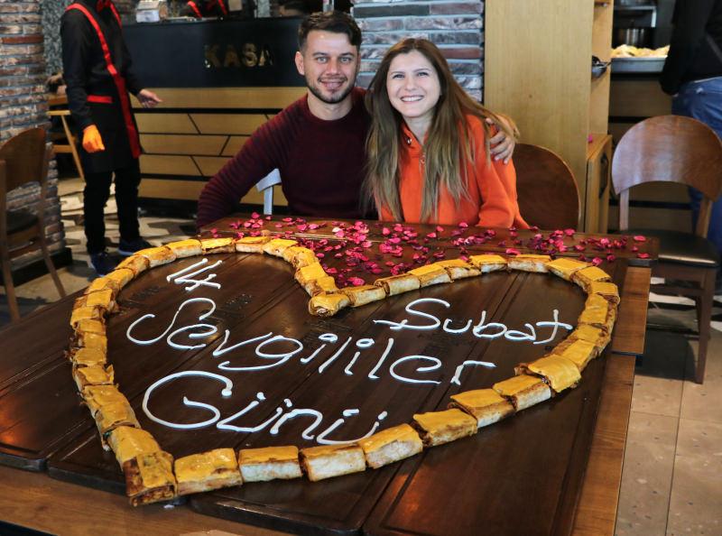 Adana’da sevgililer gününe özel döner: Müşterilerimize jest yapalım istedik