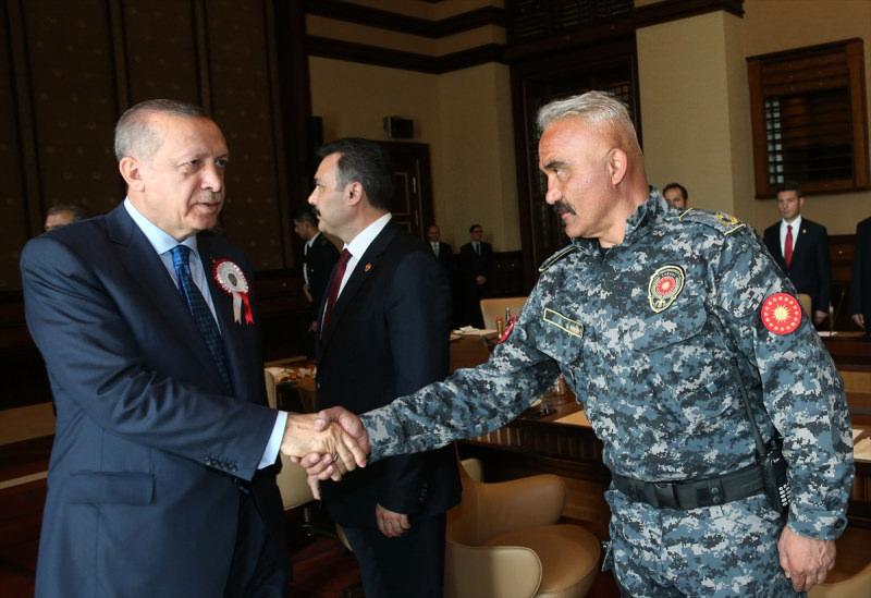 Şehit Özel Harekat Şube Müdürü Hayrettin Eren ile Cumhurbaşkanı Erdoğan'ın bir arada olduğu kare