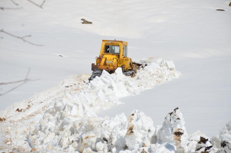 Şırnak’ta kar kalınlığı 5 metreyi buldu, ekipler 15 günde bir yolu açıyor   