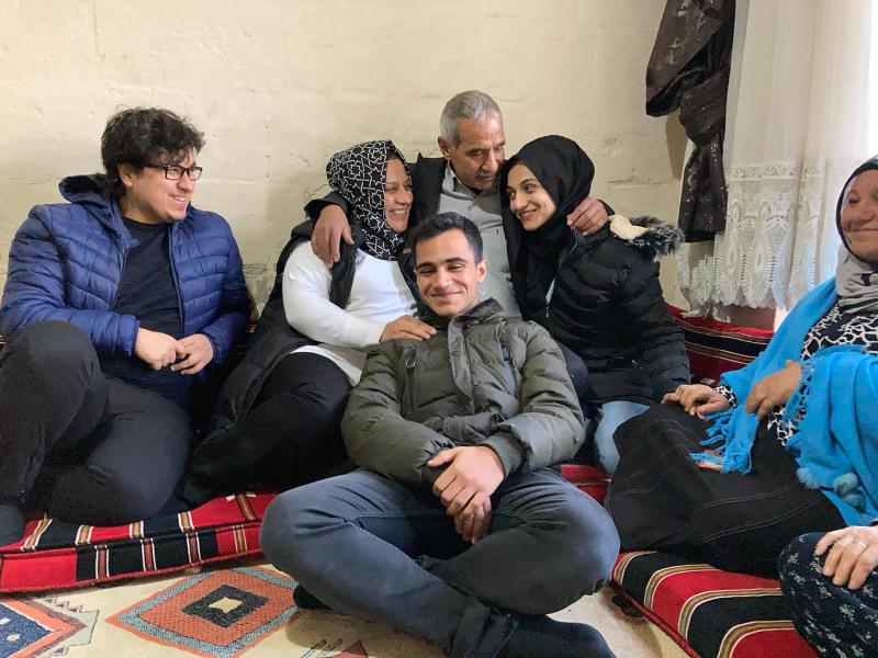 Ukrayna’da mahsur kalan Şanlıurfalı kız ailesine kavuştu