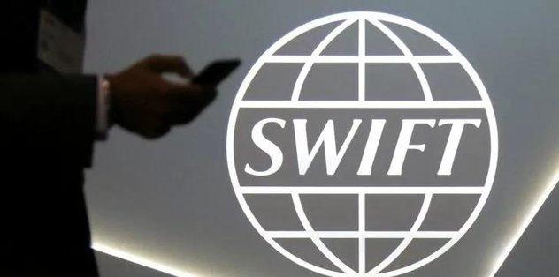 Swift sistemi nedir? Society for Worldwide Interbank Financial Telecommunication'ın kısa adı olan Swift; Tüm dünyadaki bankalar arasında elektronik fon transferi standardı sağlayan bir sistemdir. Bu sistem BIC (Bank Identifier Codes) kodu yani banka tanımlama kodu sayesinde her bankayı tanımlamaktadır