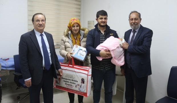 Büyükşehir, 350 işitme engelli ebeveyne ‘bebek sesi algılayıcısı’ hediye etti! 